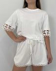Tensione In - Short con ricami in pizzo bianco