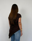 Tensione In - T-shirt smanicata con drappeggio nera