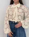 Please - Blusa con ricamo e fiocco