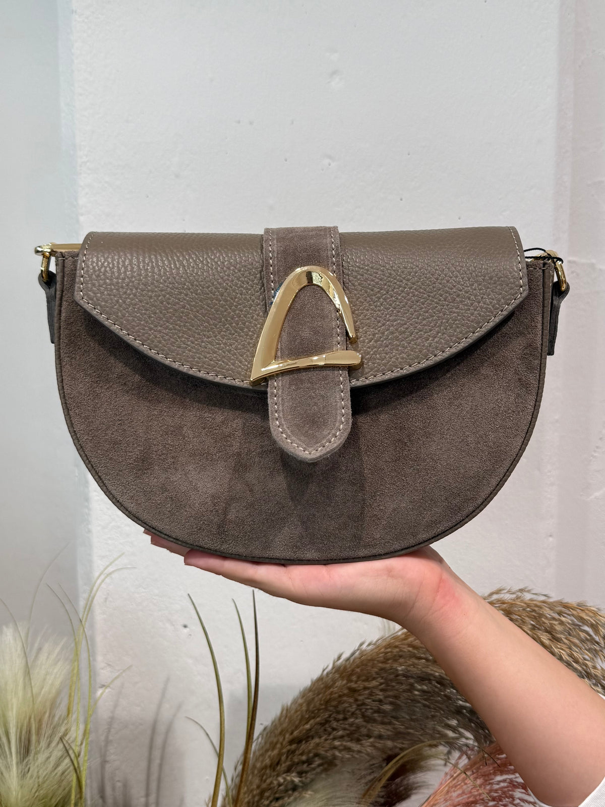 Civico23 - Mezza luna con fibbia taupe