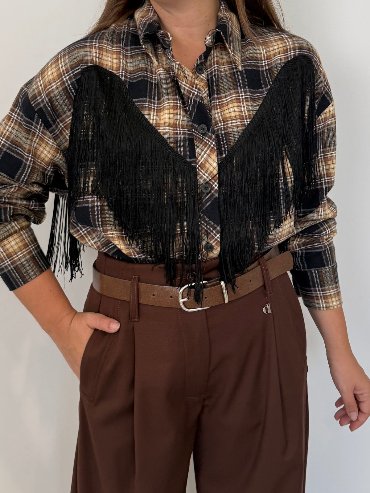 Tensione In - Camicia con frange nera e tabacco