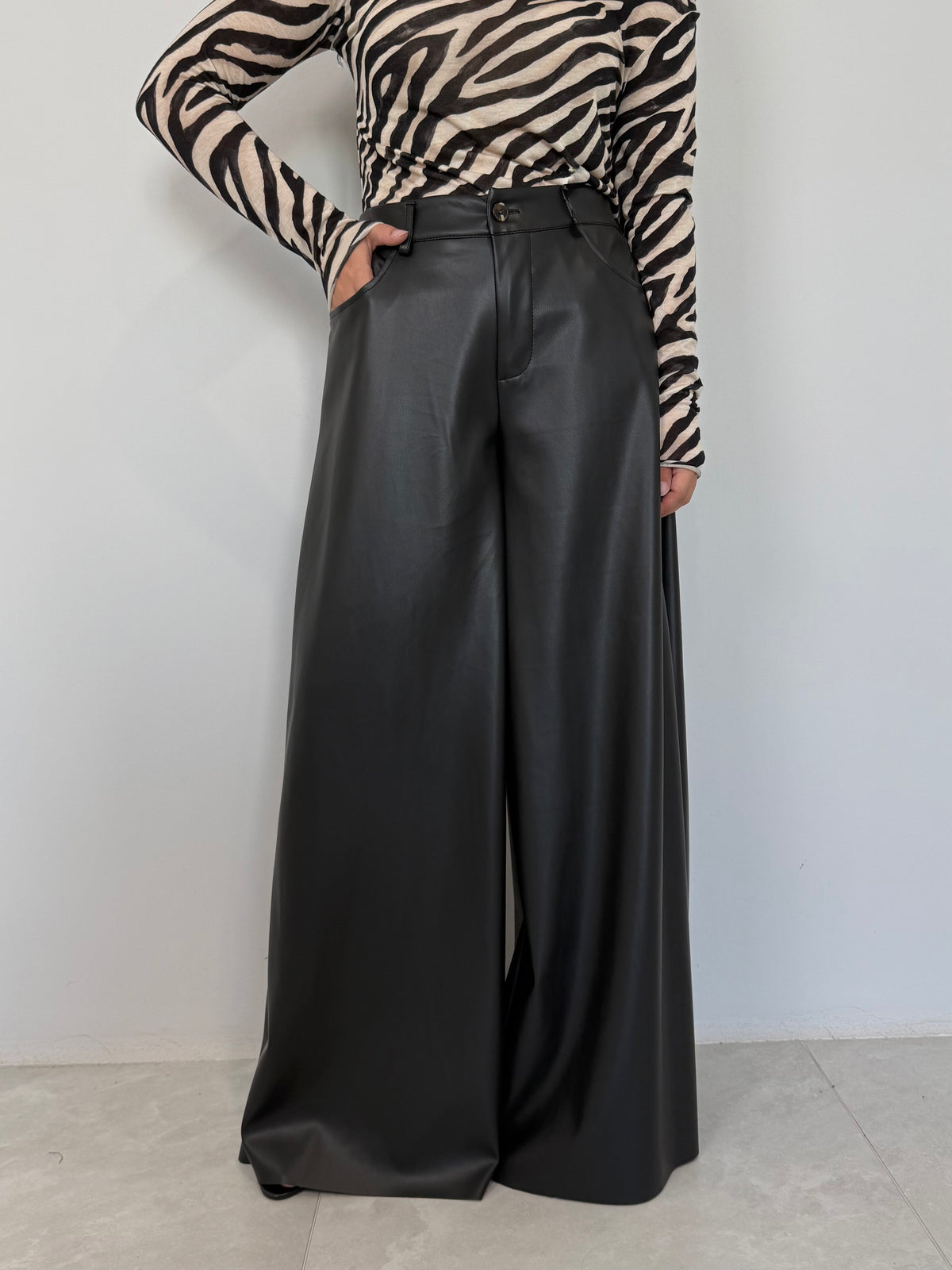 SusyMix - Pantalone palazzo similpelle nero