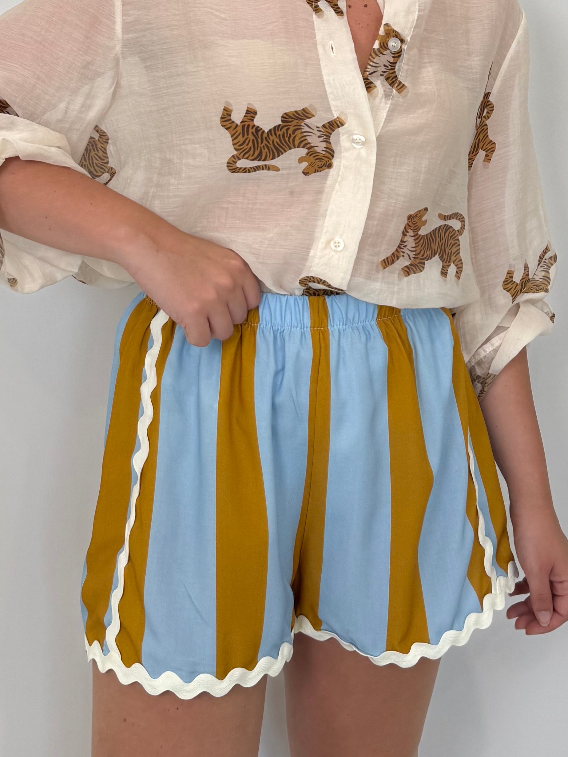 Haveone - Short rigato celeste con trinetta