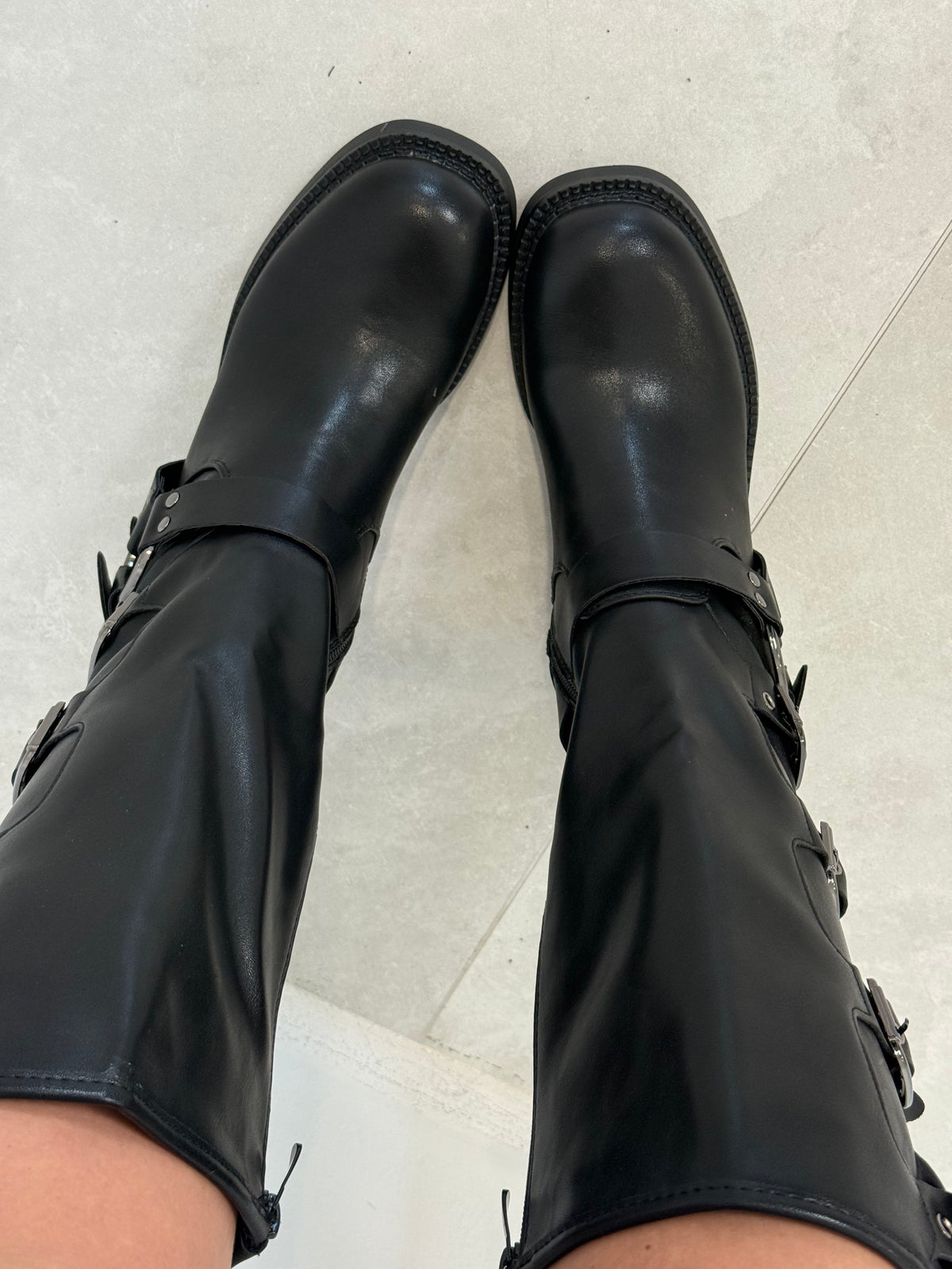Stivale biker con fibbie nero