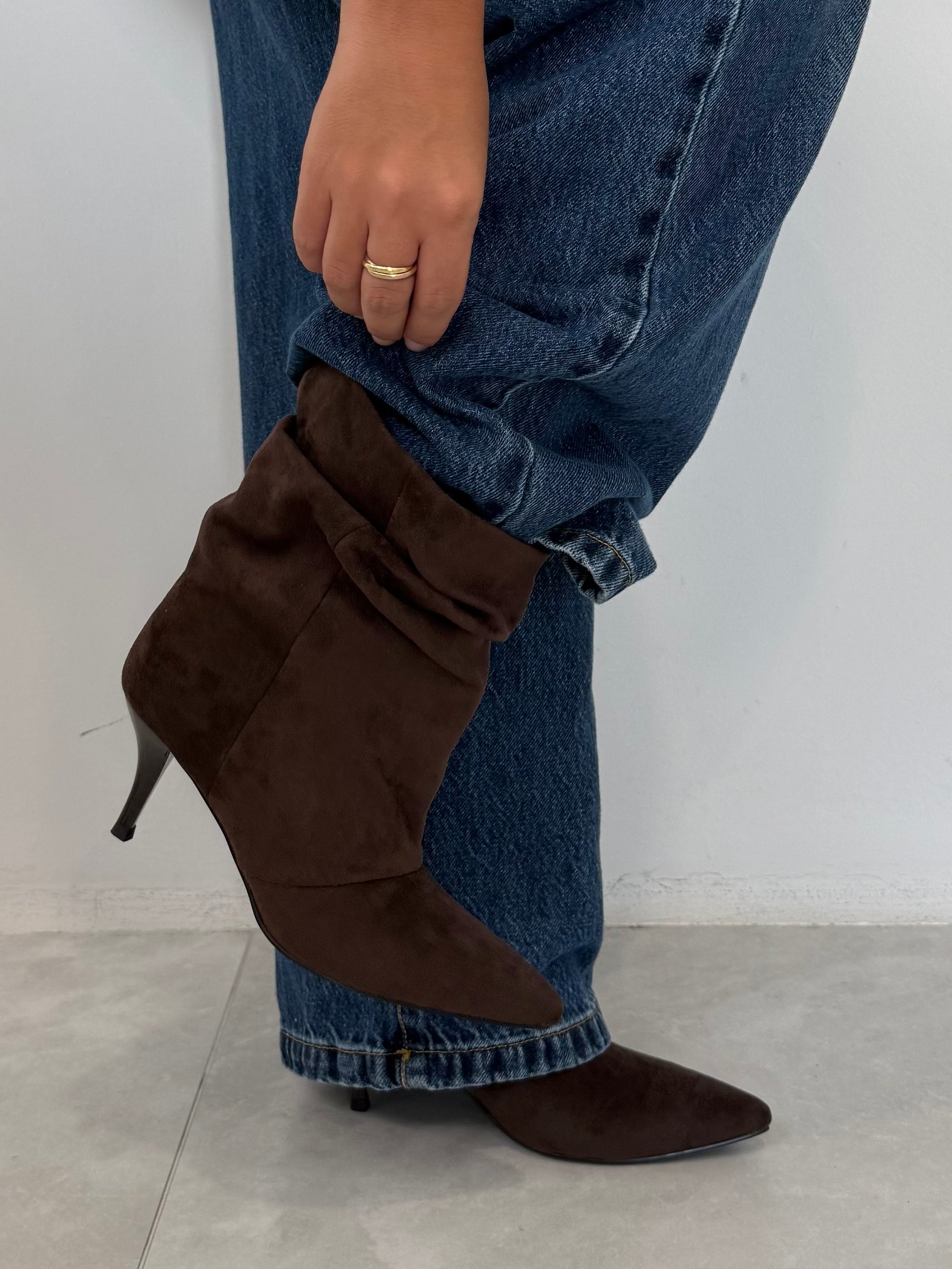 Stivaletto arricciato suede moro