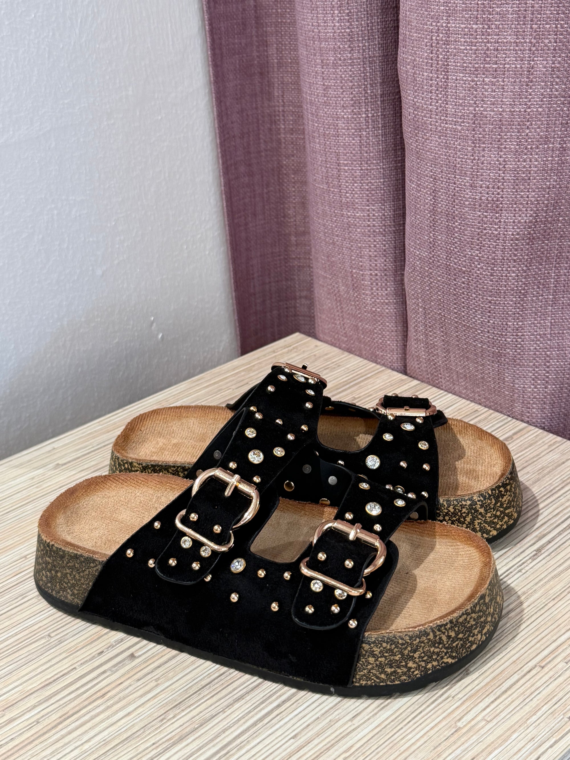 Ciabatta con doppia fibbia nera