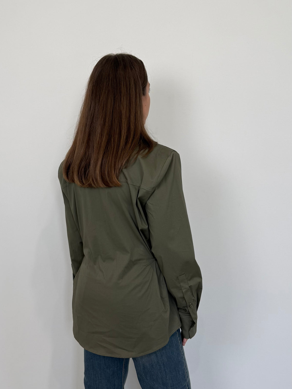 Tensione In - Camicia verde con cravatta