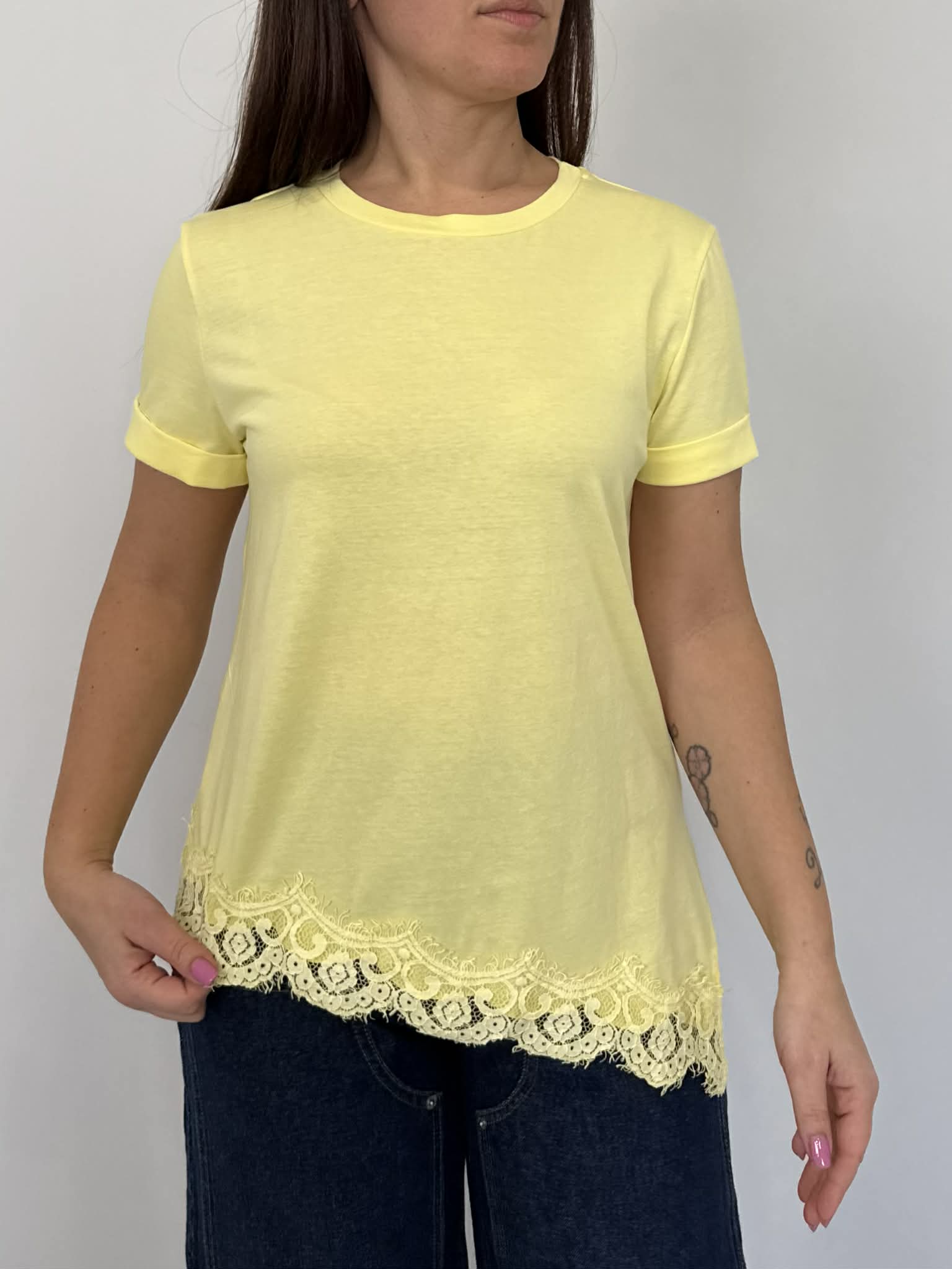 Motel - T-shirt con inserto pizzo gialla