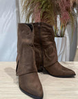 Texanino in suede con impunture