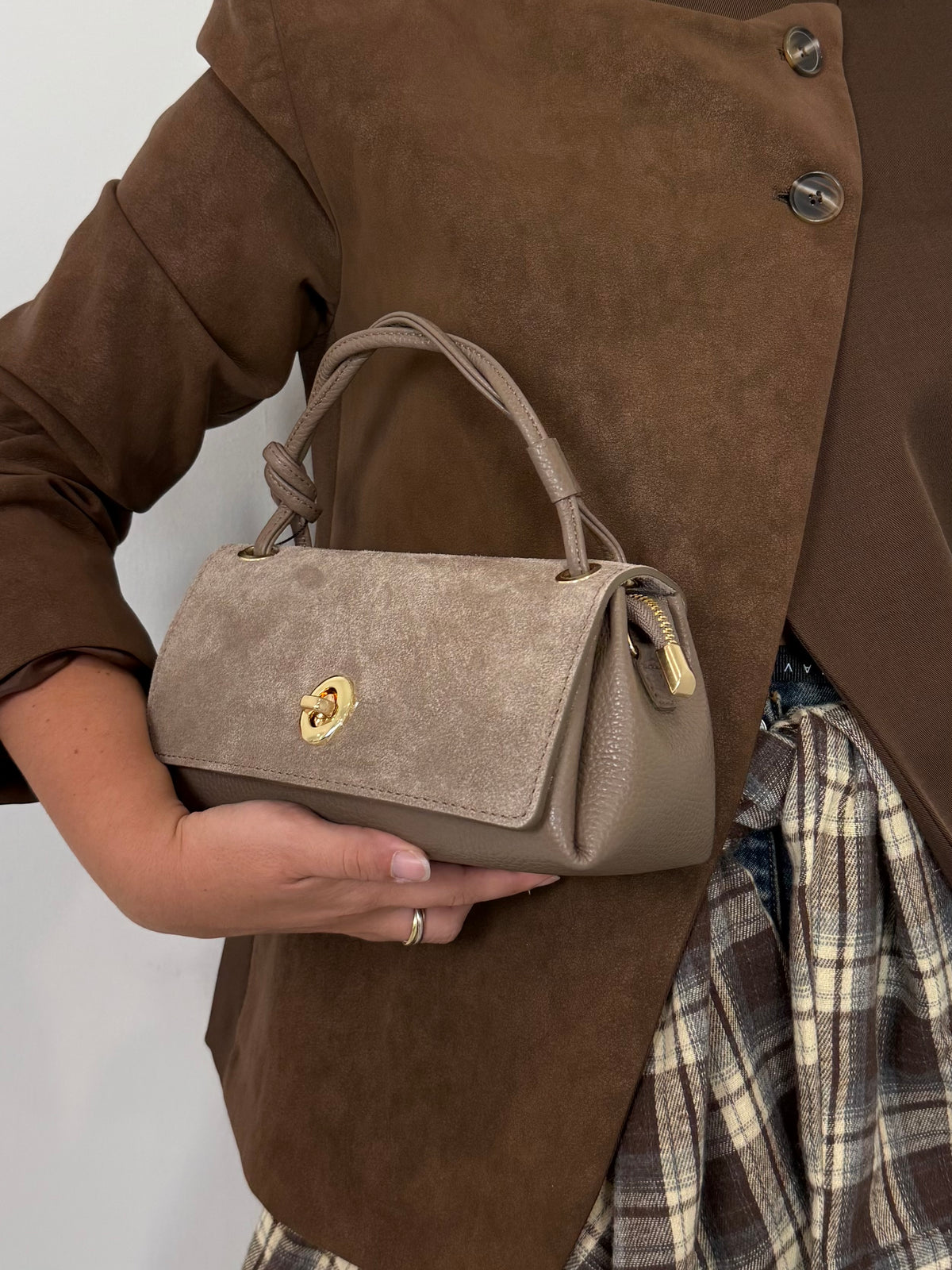 Civico23 - Tracolla pasticcino vera pelle taupe