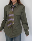 Tensione In - Camicia verde con cravatta