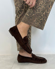 Mocassino in suede con impunture moro