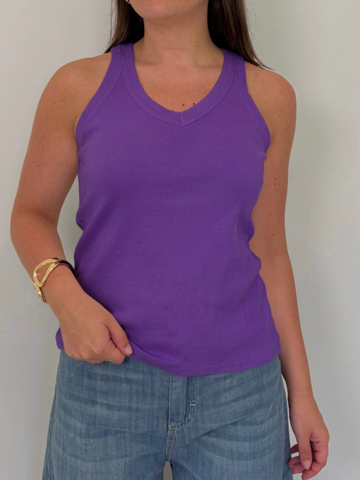 SusyMix - Canotta scollo V costine viola
