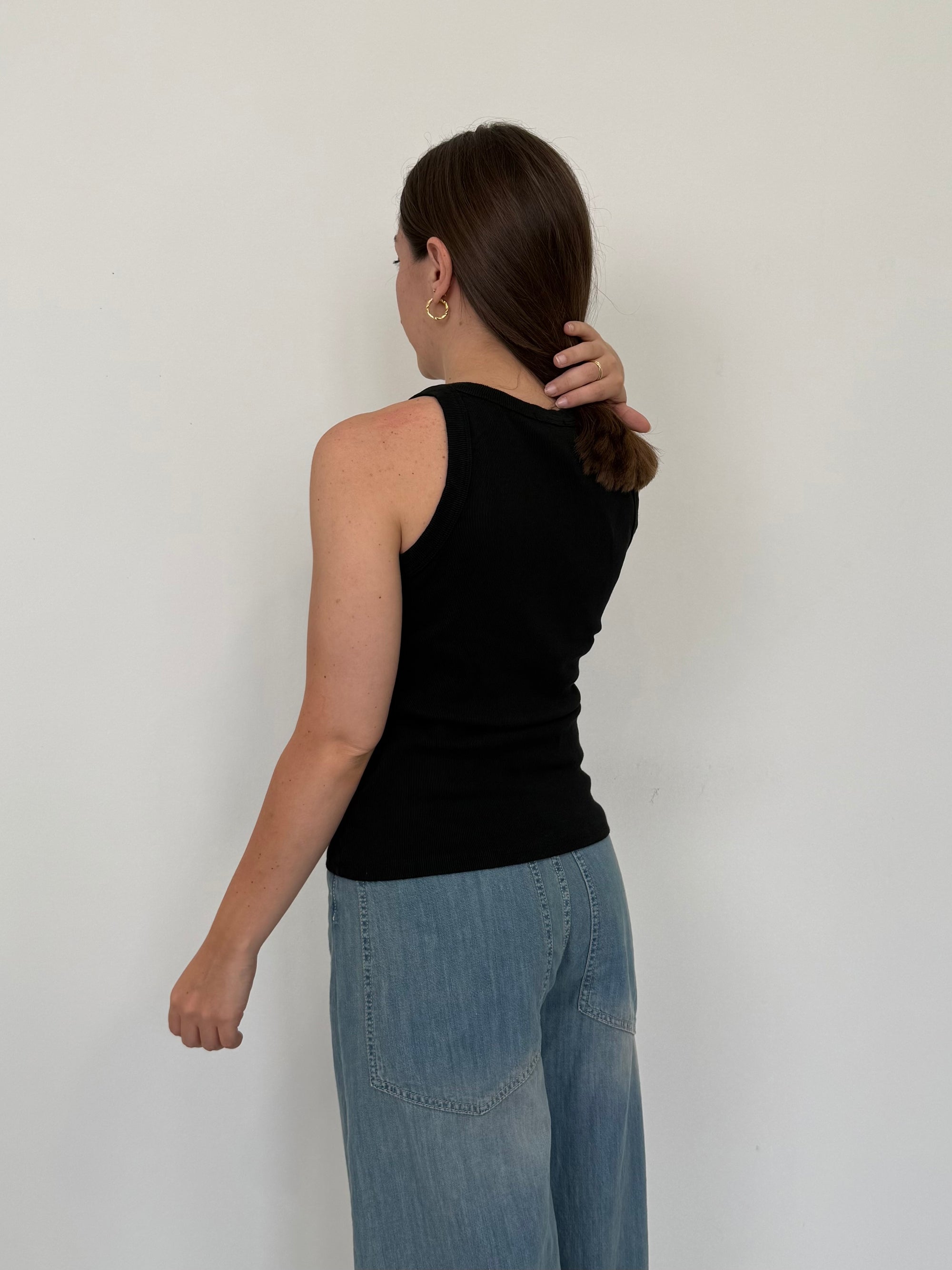 SusyMix - Canotta scollo V costine nera