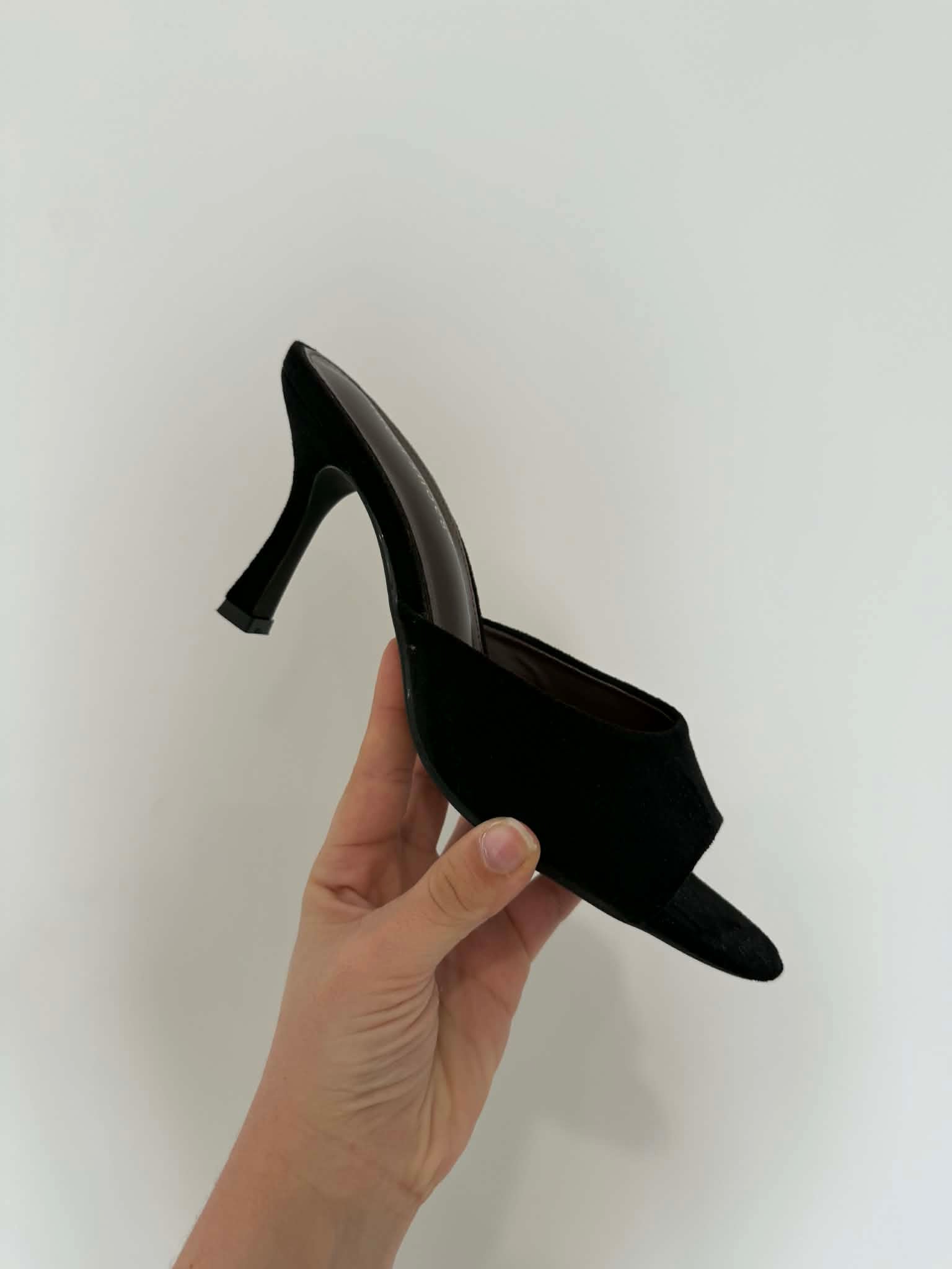 Mules in suede nere