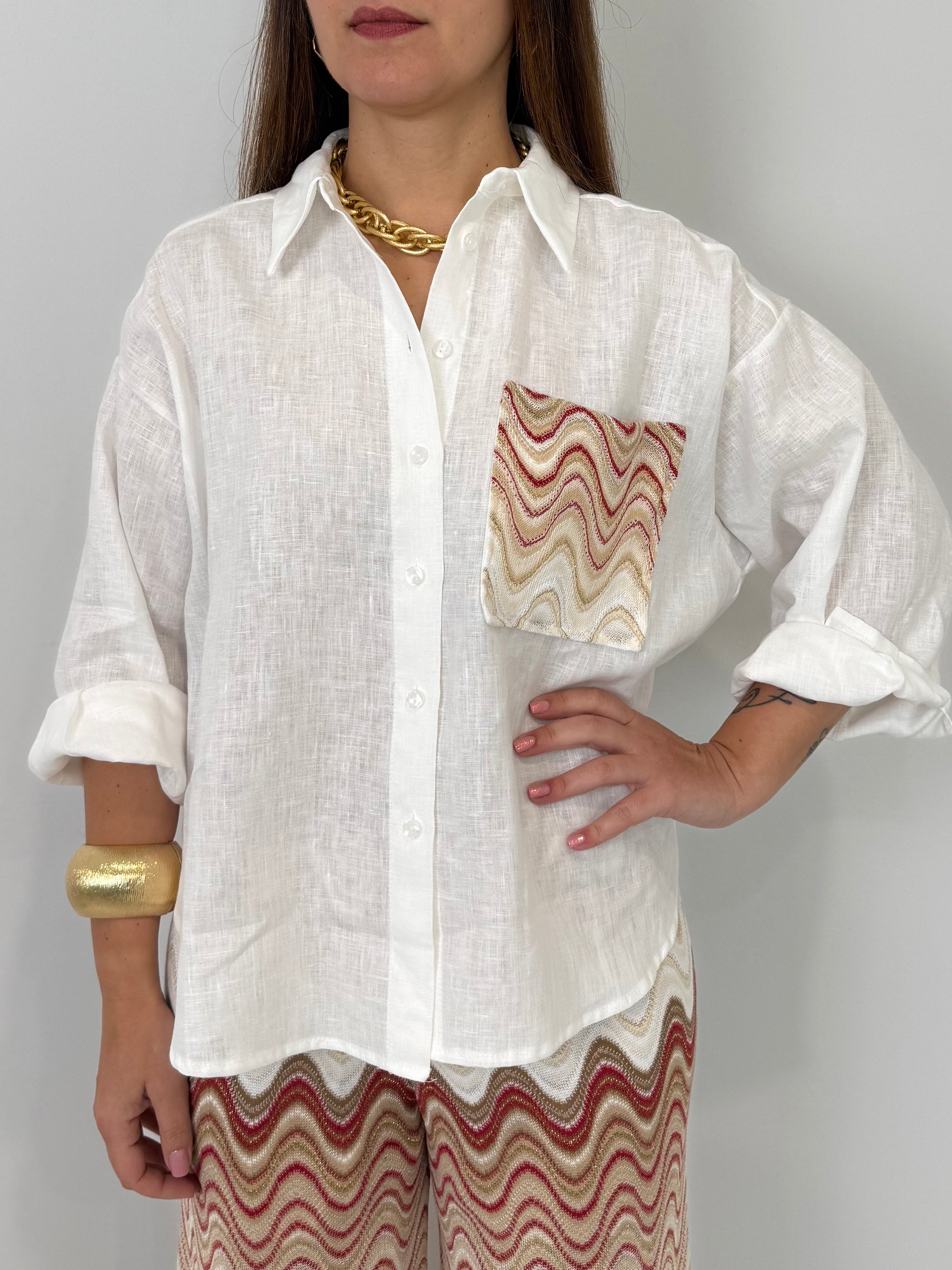 Tensione In - Camicia in lino con taschino onde