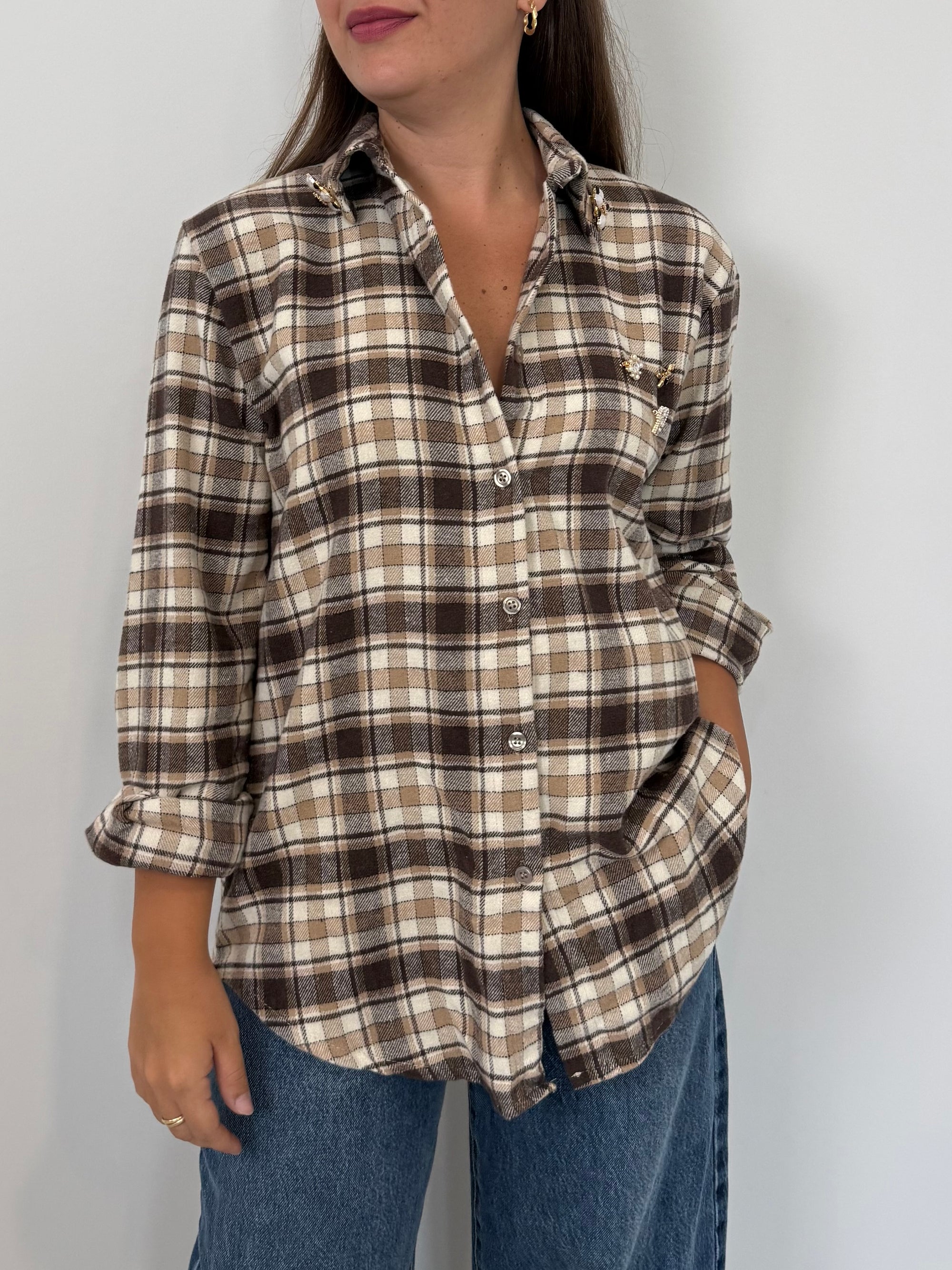 Civico23 - Camicia in flanella con spille beige