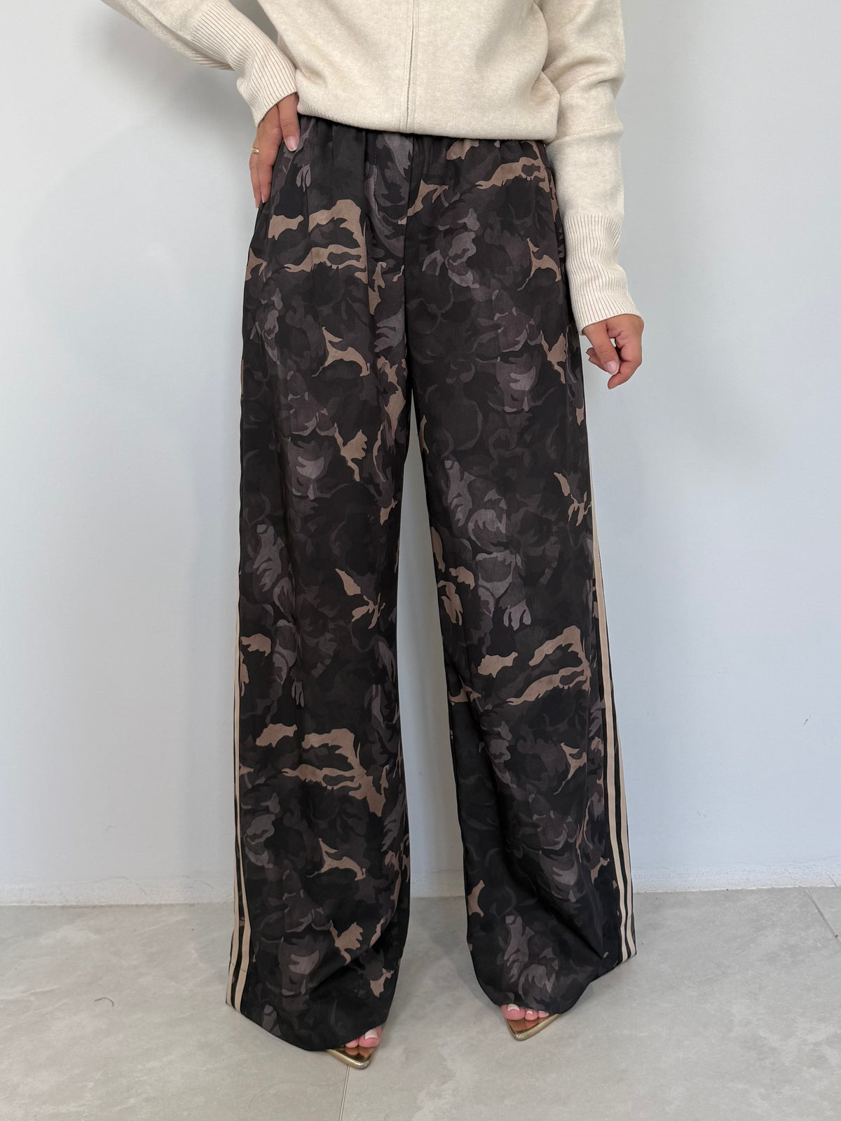 PRE-ORDINE 21/09: SusyMix - Pantalone camouflage con bande