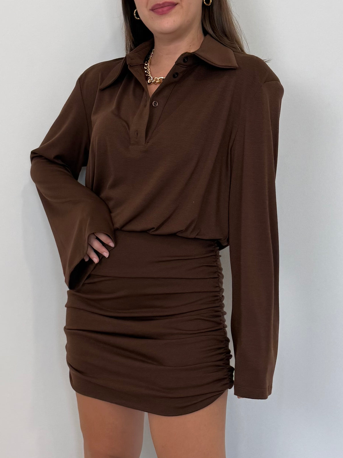 Tensione In - Abito stile camicia con manica svasata tabacco