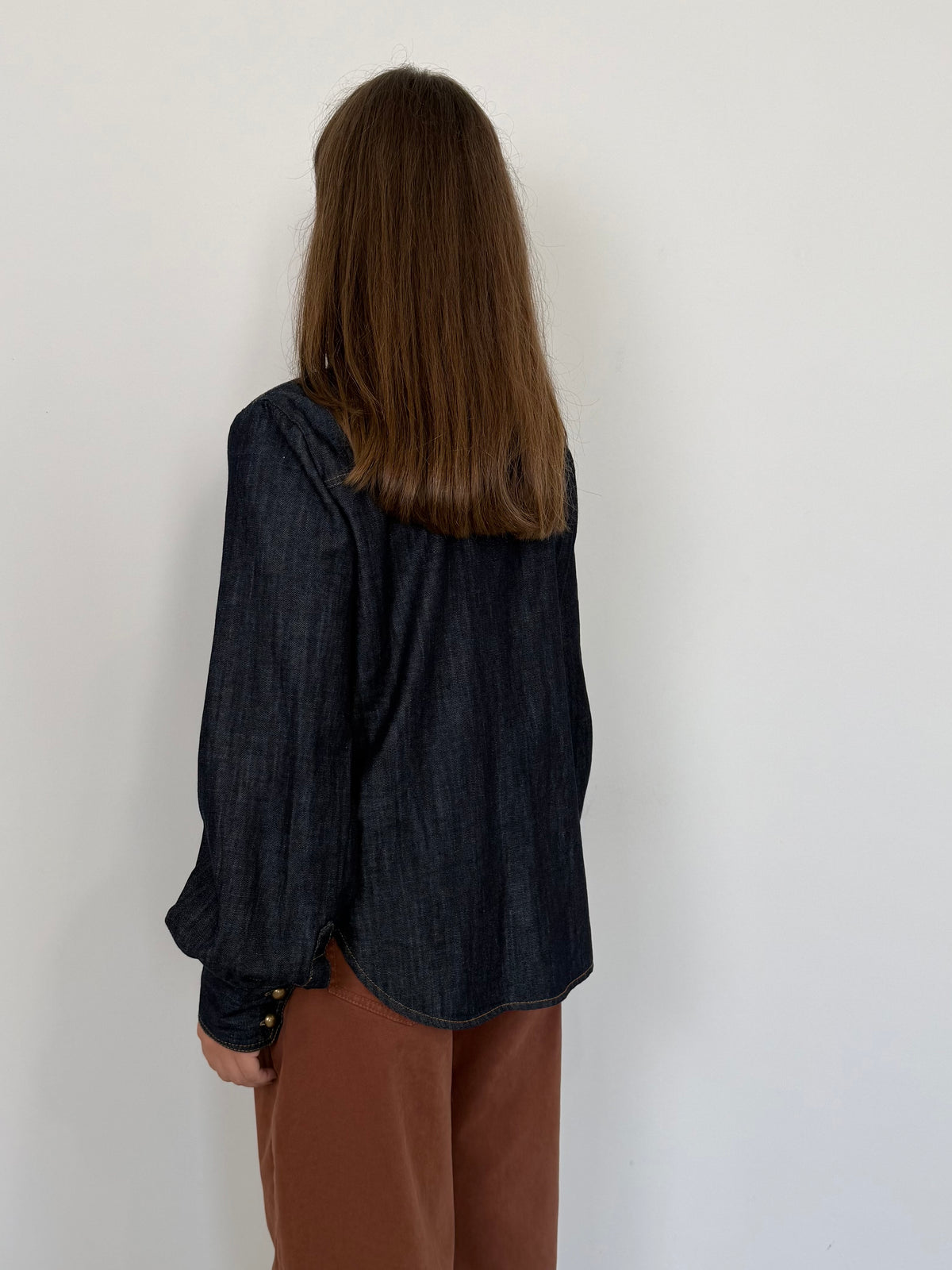 Tensione In - Camicia in denim con cravatta