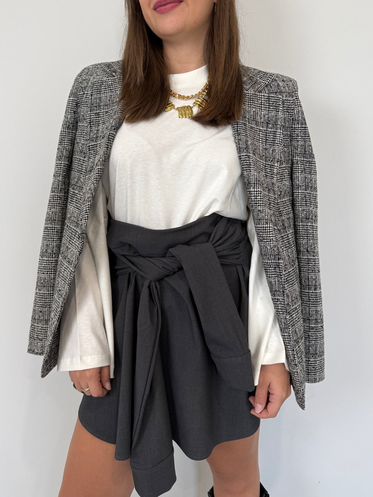 Tensione In - Gonna con maniche camicia grigia