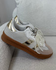 Sneaker con fiocchi oro