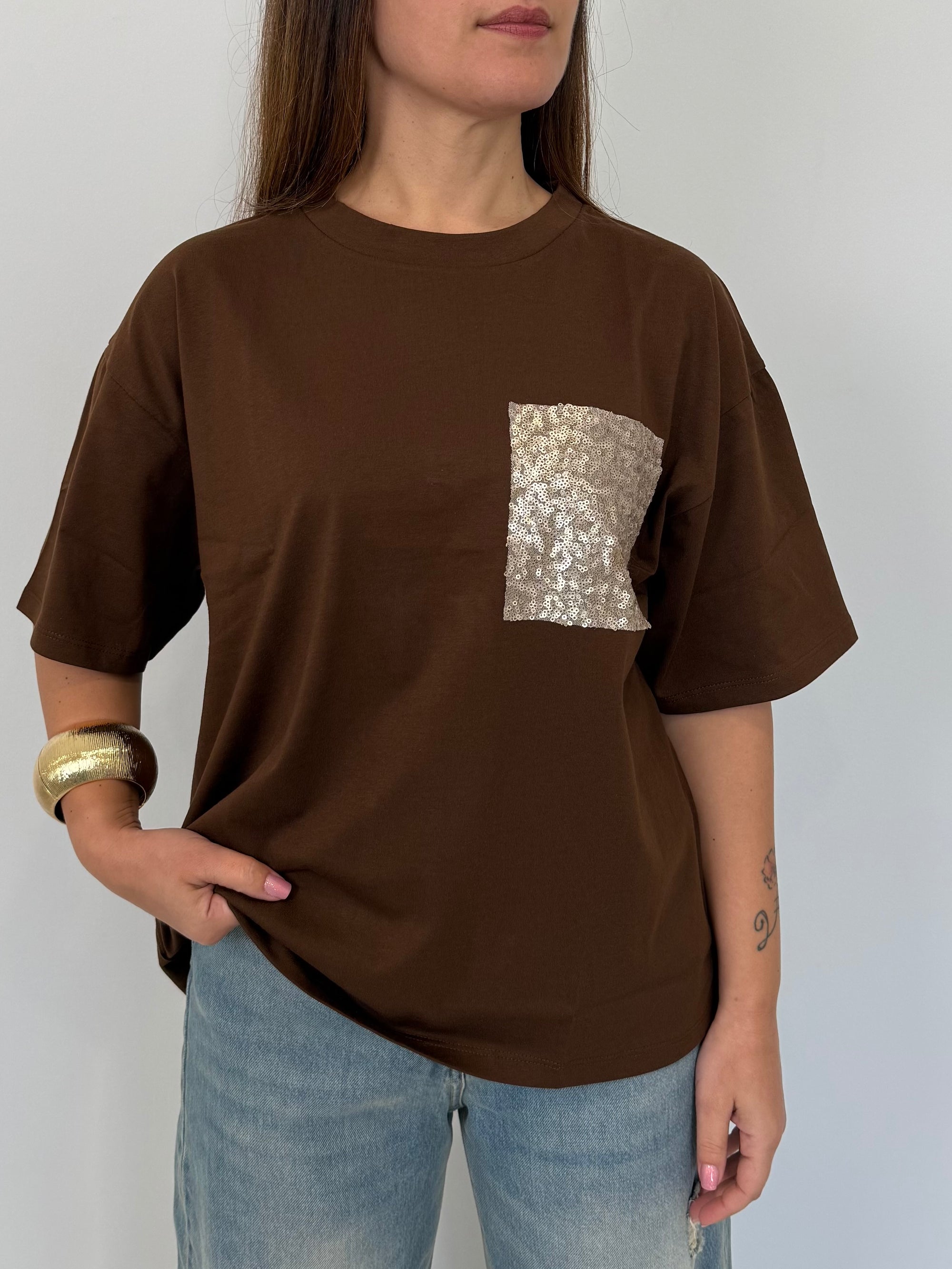 SusyMix - T-shirt over moro con tasca paillettes