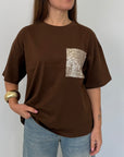 SusyMix - T-shirt over moro con tasca paillettes