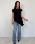 Tensione In - T-shirt smanicata con drappeggio nera