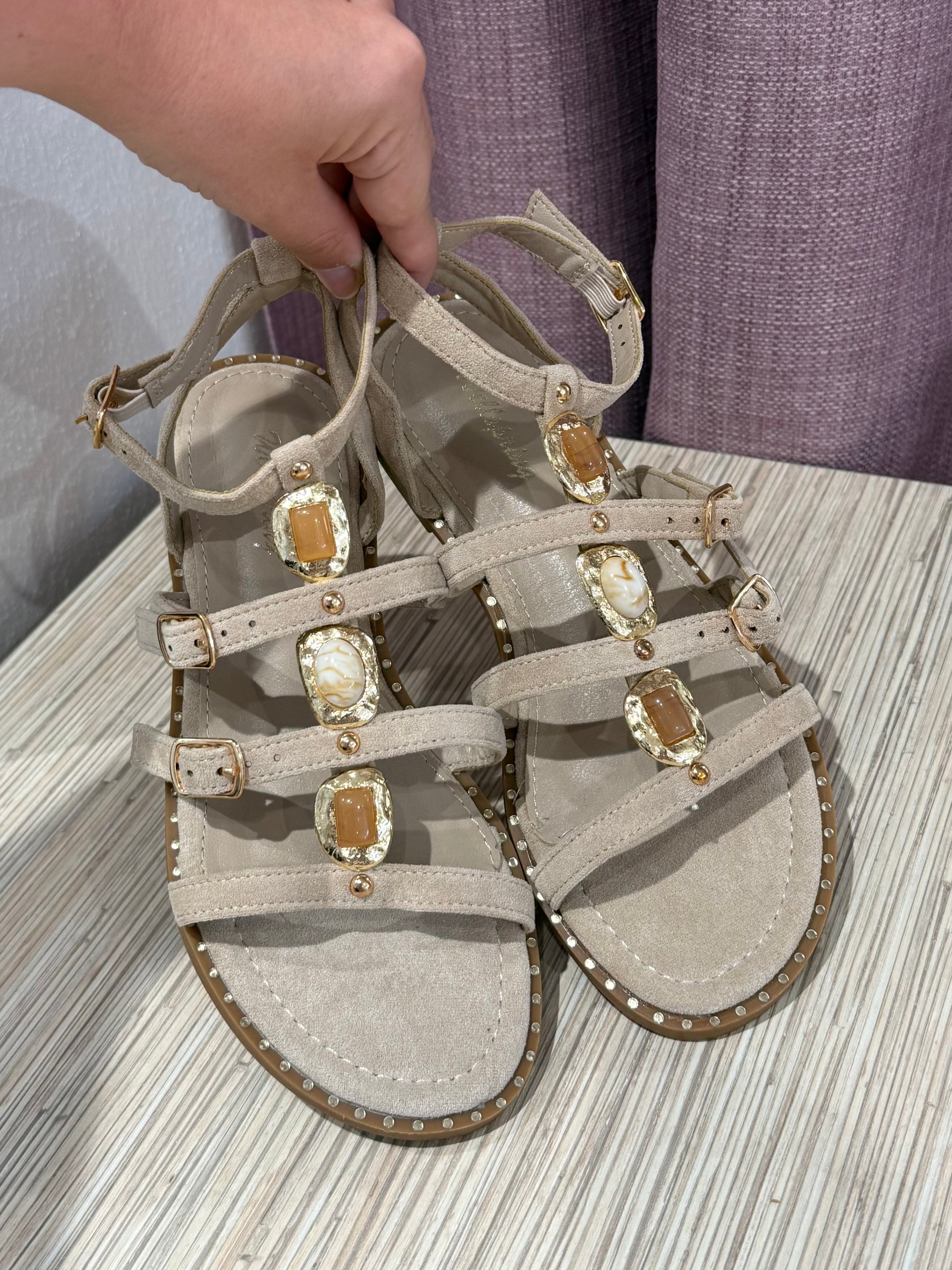 Sandalo gioiello etnico beige