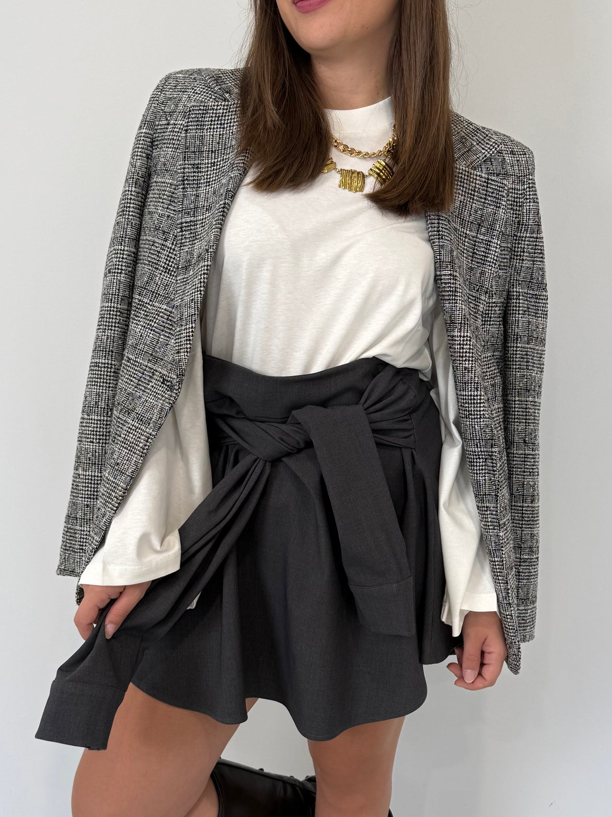 Tensione In - Gonna con maniche camicia grigia