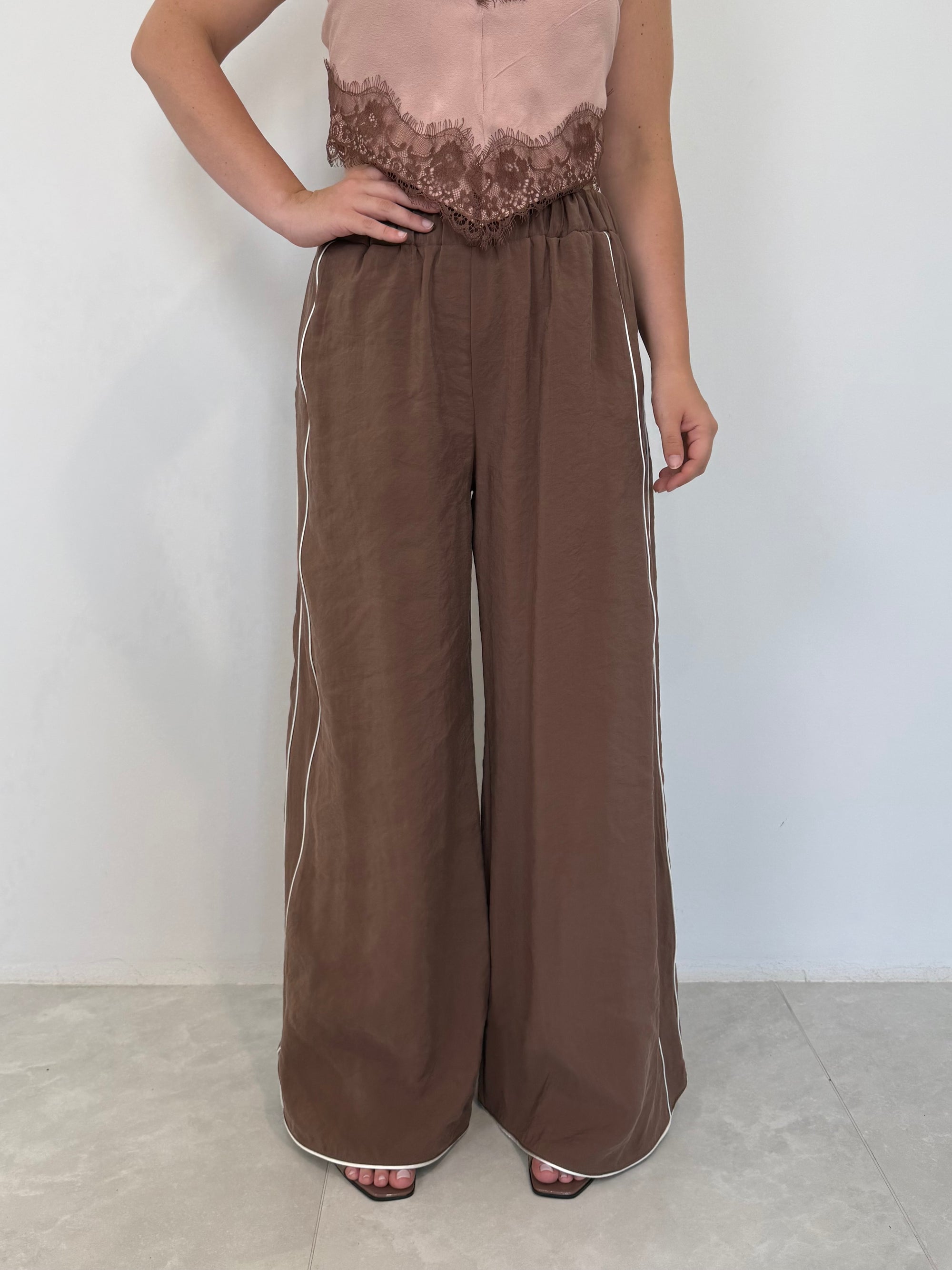 Haveone - Pantalone in cupro con banda moro
