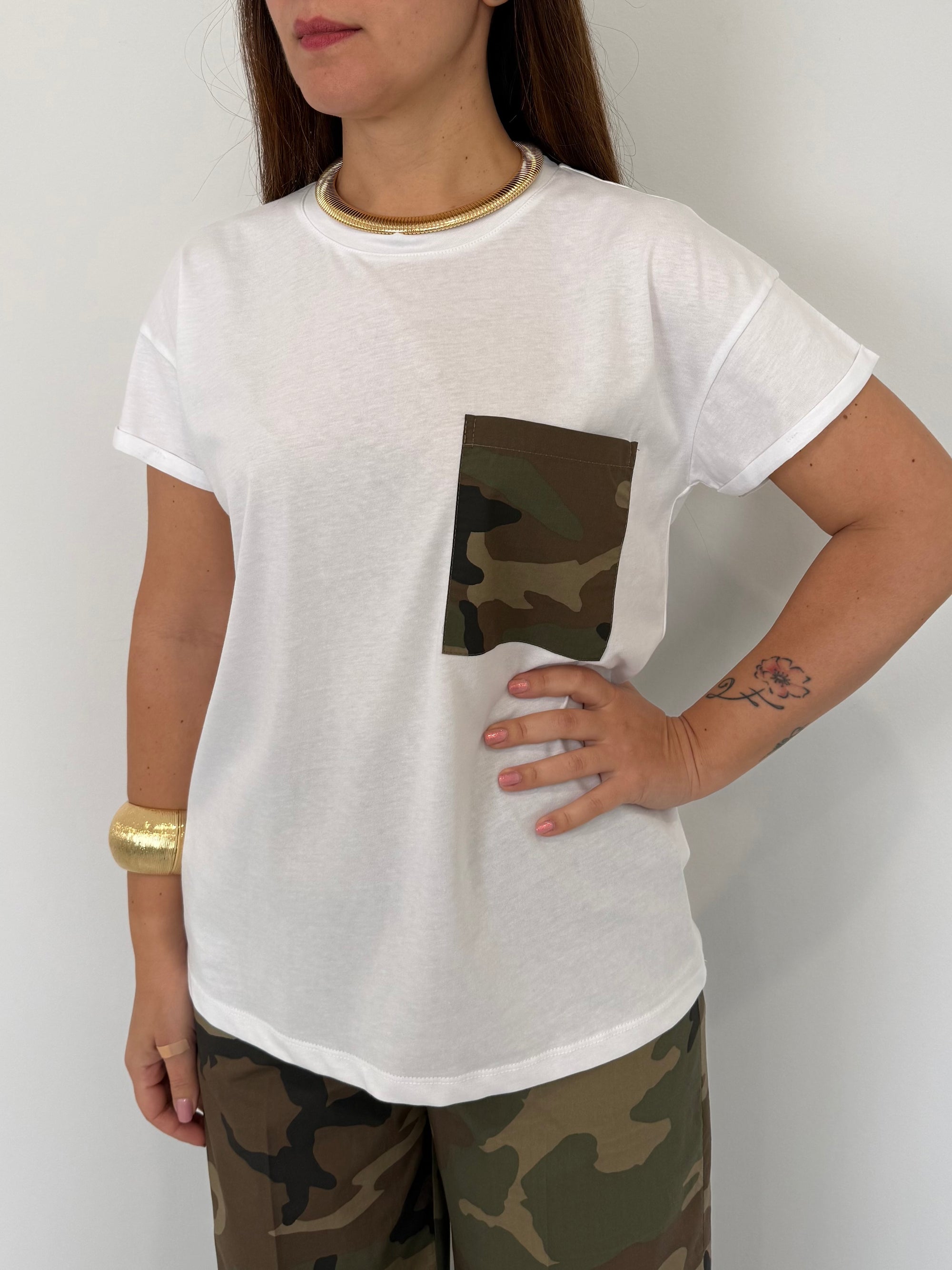 Tensione In - T-shirt con taschino camouflage