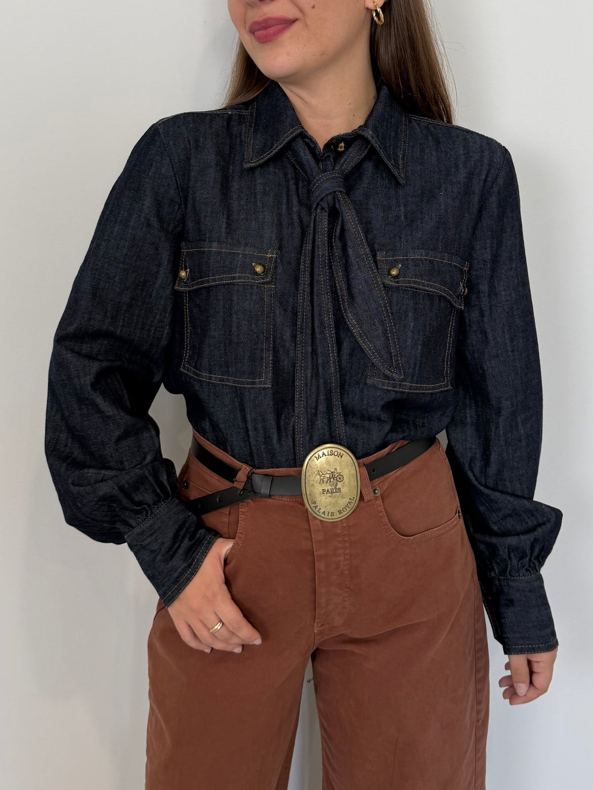 Tensione In - Camicia in denim con cravatta