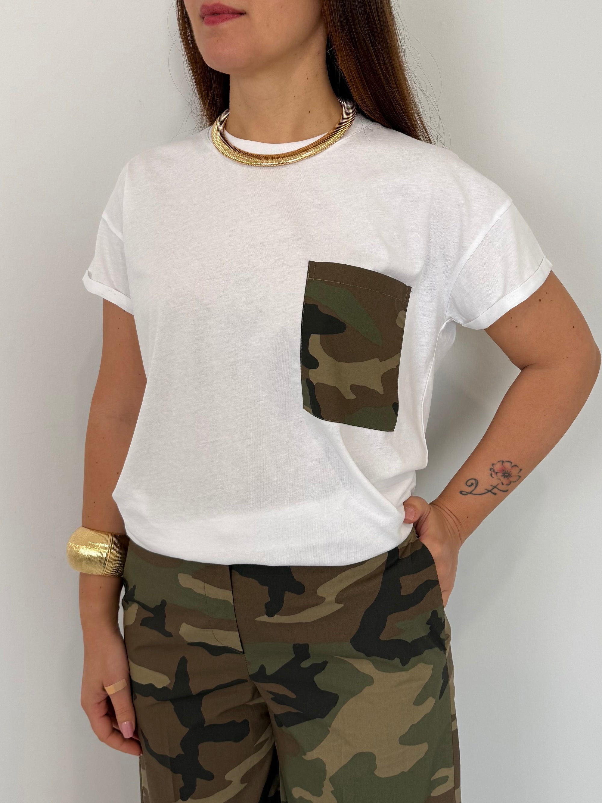 Tensione In - T-shirt con taschino camouflage