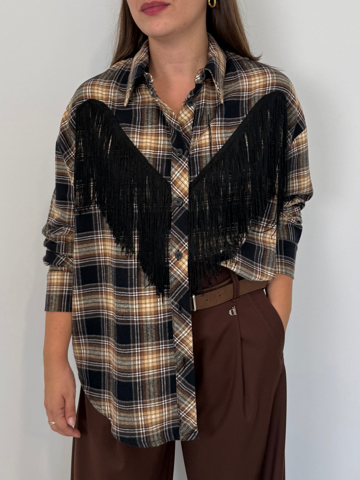 Tensione In - Camicia con frange nera e tabacco