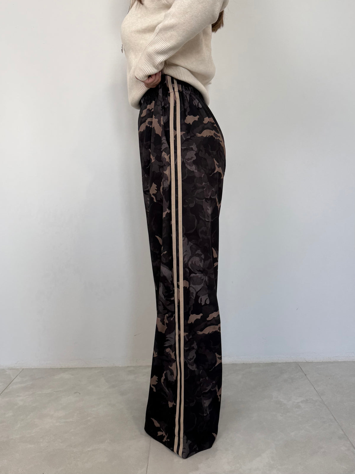 PRE-ORDINE 21/09: SusyMix - Pantalone camouflage con bande