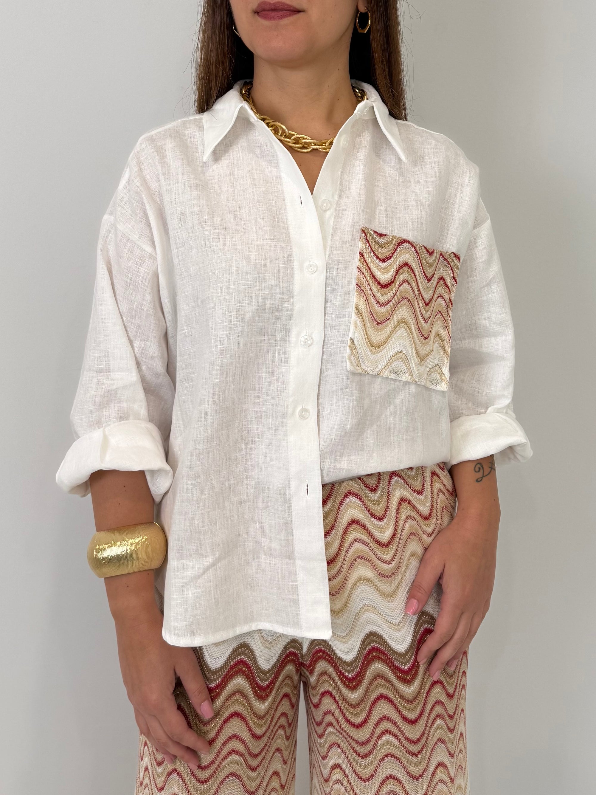 Tensione In - Camicia in lino con taschino onde