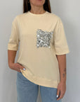 Tensione In - T-shirt con tasca in paillettes asimmetrica avorio